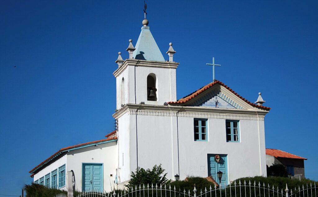 Igreja de Nossa Senhora dos Remédios em Arraial do Cabo